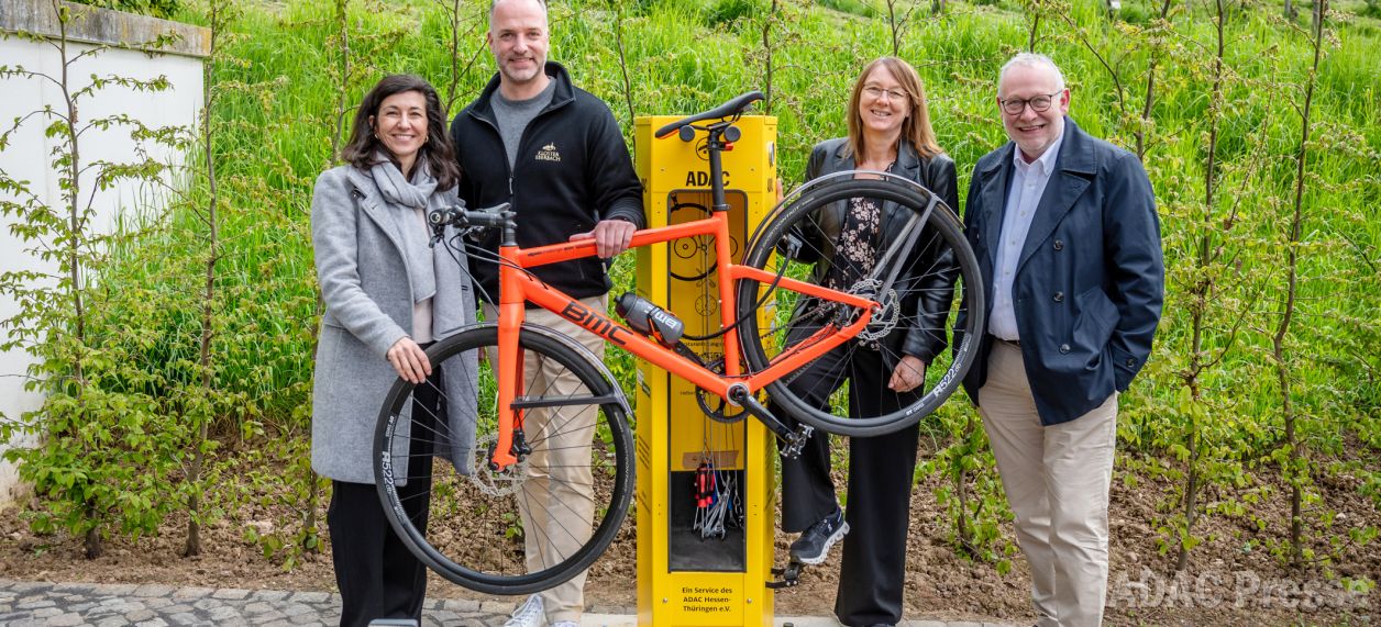 Schnelle Hilfe fürs Bike ADAC installiert Radservice-Station am Kloster Eberbach