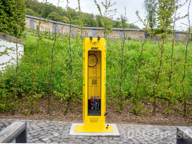 Schnelle Hilfe fürs Bike ADAC installiert Radservice-Station am Kloster Eberbach