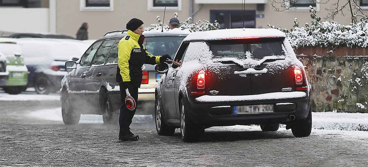 Auto im Winter vorheizen - so viel Bußgeld kann es kosten