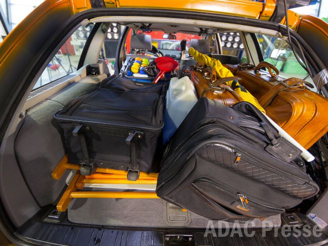 Chaos im Kofferraum: So können Gepäckstücke zu tödlichen Geschossen werden.