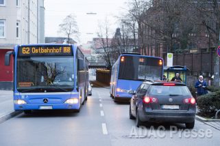 Bei Warnblinklicht Gilt Schrittgeschwindigkeit