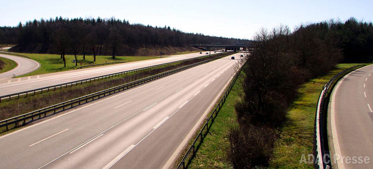 Zu Beginn der Corona-Beschränkungen waren die Autobahnen meist leer.