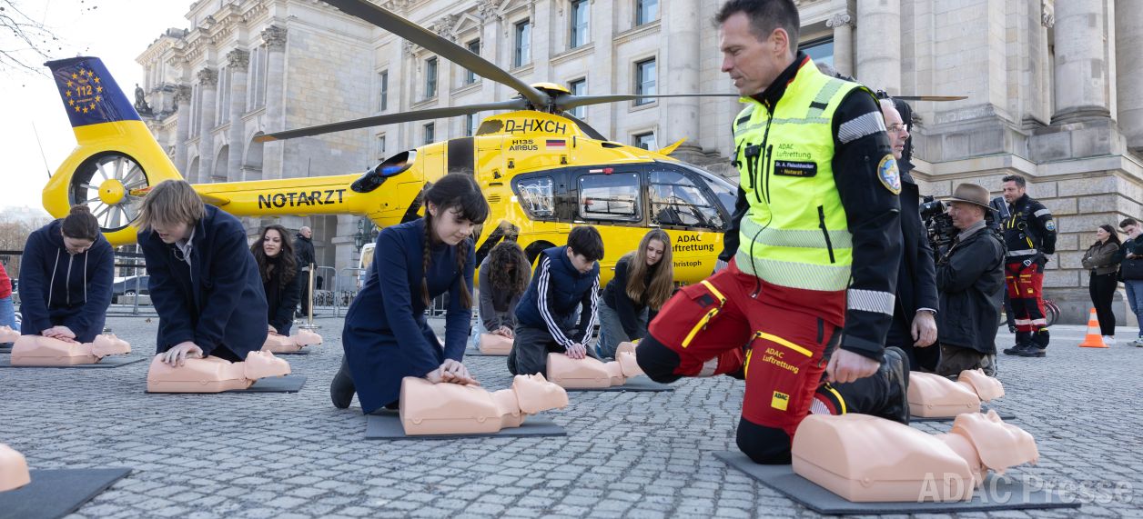 Gemeinsam für mehr Leben: ADAC Stiftung und Schülerinnen und Schüler