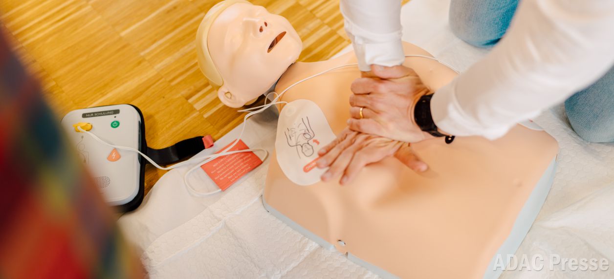 AED Defibrilator als wichtiger Bestandteil erfolgreicher Reanimation