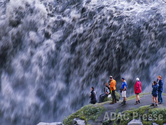 Der Dettifoss ist der mächtigste Wasserfall Europas.