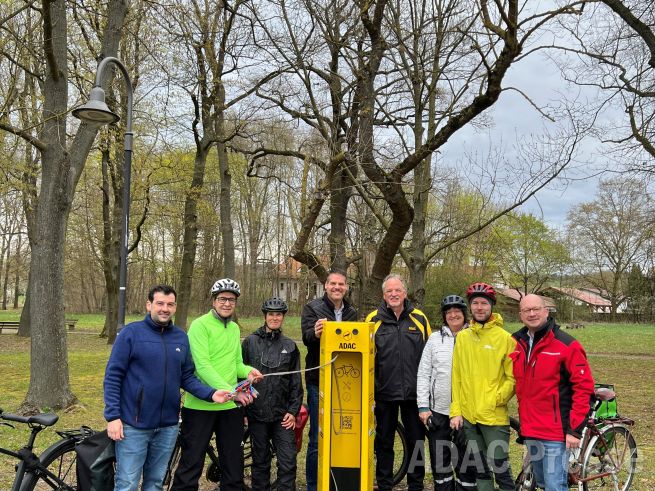 Ob mit dem Auto oder dem Fahrrad: eine Panne ist immer ärgerlich. Damit Radfahrende im Notfall schnell und einfach selbst Hand anlegen können, instal
