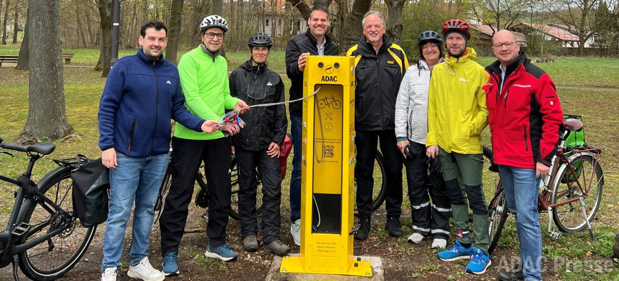 Einweihung der neuen ADAC Radservice-Station in Florstadt. (v.l.n.r.). Andreas Lux, Stadt Florstadt (Bauamt), Georg Salz-Frühauf (Sprecher der Agend