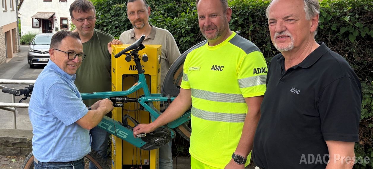 ADAC installiert Radservice-Station in Immenhausen