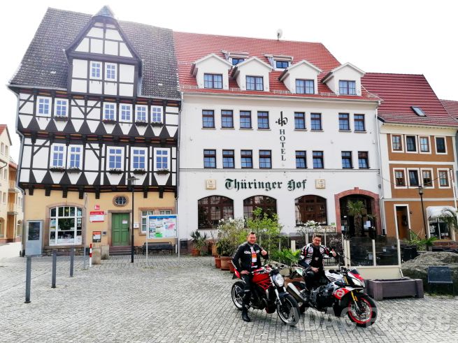 ADAC Hessen-Thüringen - ADAC und DEHOGA Thüringen zertifizieren gemeinsam erstes „Motorradfreundliches Hotel“ - Thüringer Hof