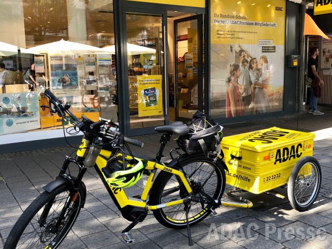 Das neue ADAC Straßenwacht-Pedelec mit Anhänger vor der Geschäftsstelle des ADAC in Darmstadt / ADAC Hessen-Thüringen e.V. 