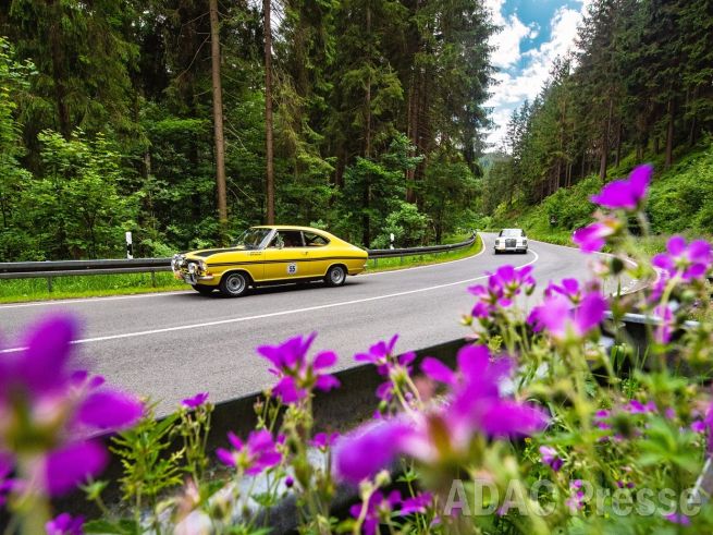 Fahrspaß trifft Nostalgie: Bei der ADAC Oldtimerfahrt ist der Weg das Ziel. / ADAC Hessen-Thüringen e.V., Steve Bauerschmidt