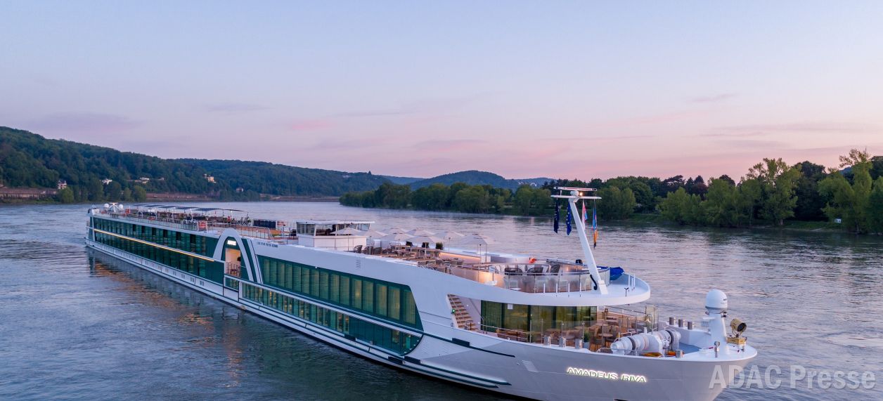 Copyright Lueftner Cruises AMADEUS Riva exterior sundown