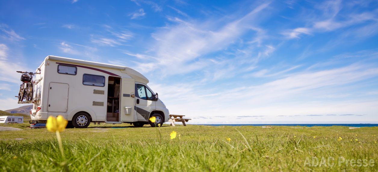 Campingfreunde, die ihr Fahrzeug über die Wintermonate abgestellt haben, erwarten mit Vorfreude den Start der Campingsaison