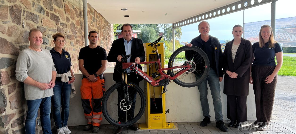 Schnelle Hilfe für Radler  ADAC Radservice-Station in Edertal eingeweiht