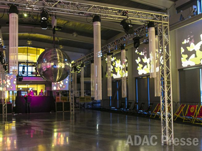 Disco-Veranstaltung mit 1.500 Personen in der Eventhalle sowie auf dem Außengelände