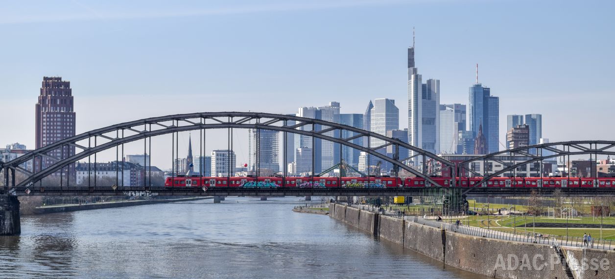 Der Preis des Tagestickets in Frankfurt ist in den letzten fünf Jahren um 45 Prozent gestiegen. Bild © Adobe Stock