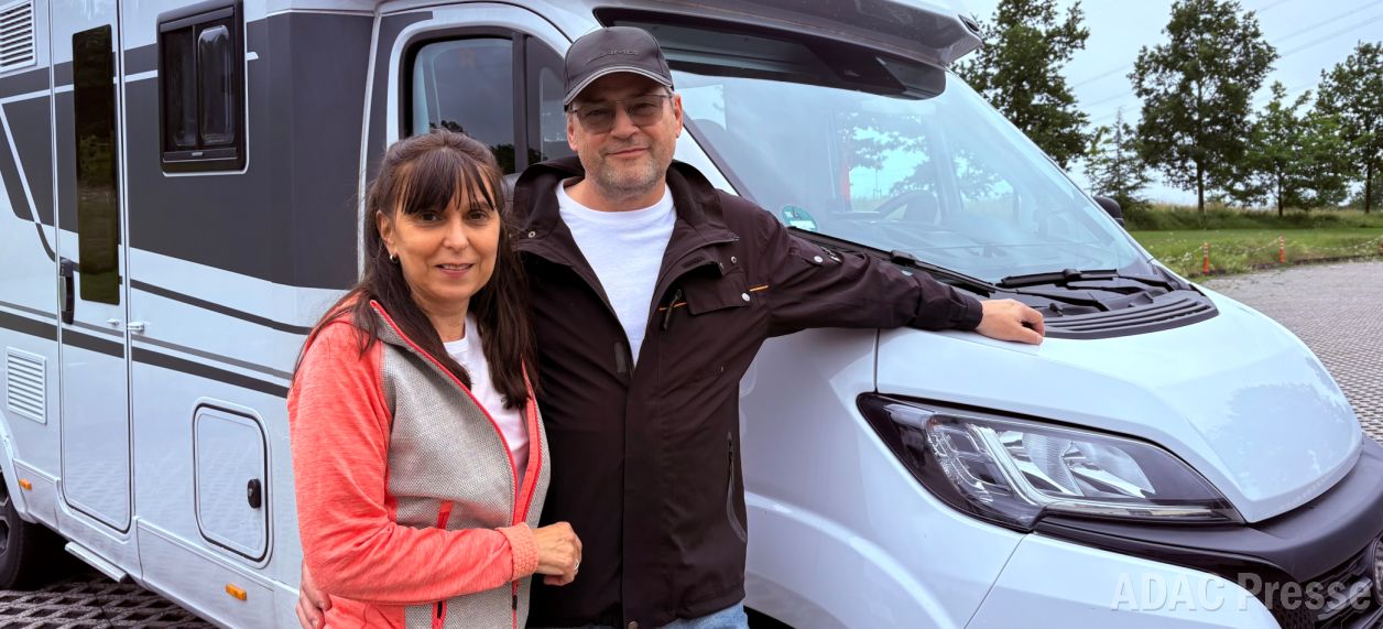 Sabine und Christian Schneider aus Weimar (Lahn) gewinnen die Hessen-Vorrunde des ADAC Camper des Jahres 2026.