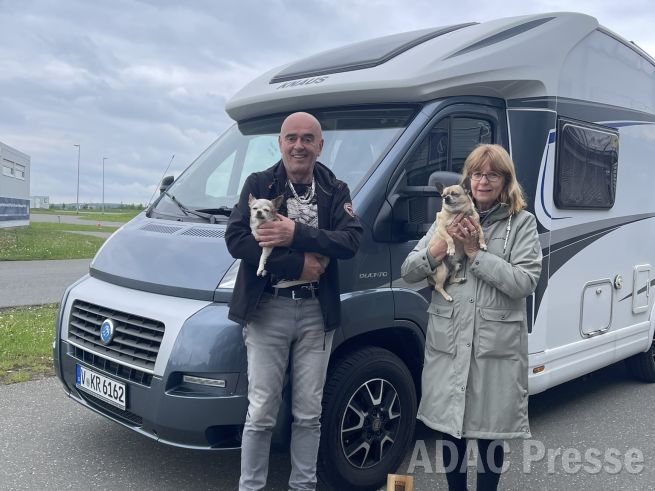 Glückliche Gewinner: Camper des Jahres der Vorrunde in Thüringen. Bildrechte: ADAC Hessen Thüringen