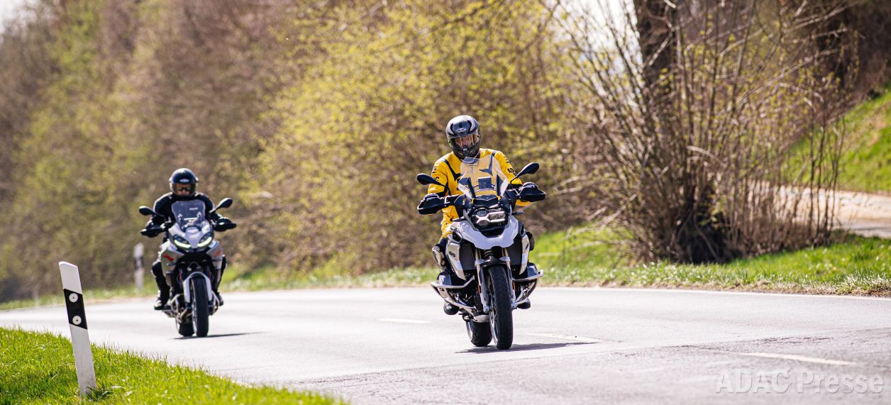 Nach der langen Winterpause starten viele Biker wieder in die neue Motorradsaison. Die erste Tour ist schnell geplant, und viele Motorradfahrer freuen sich auf eine entsp