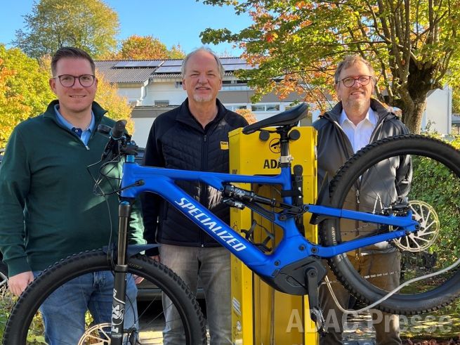 ADAC installiert Radservice-Station in Rosenthal
