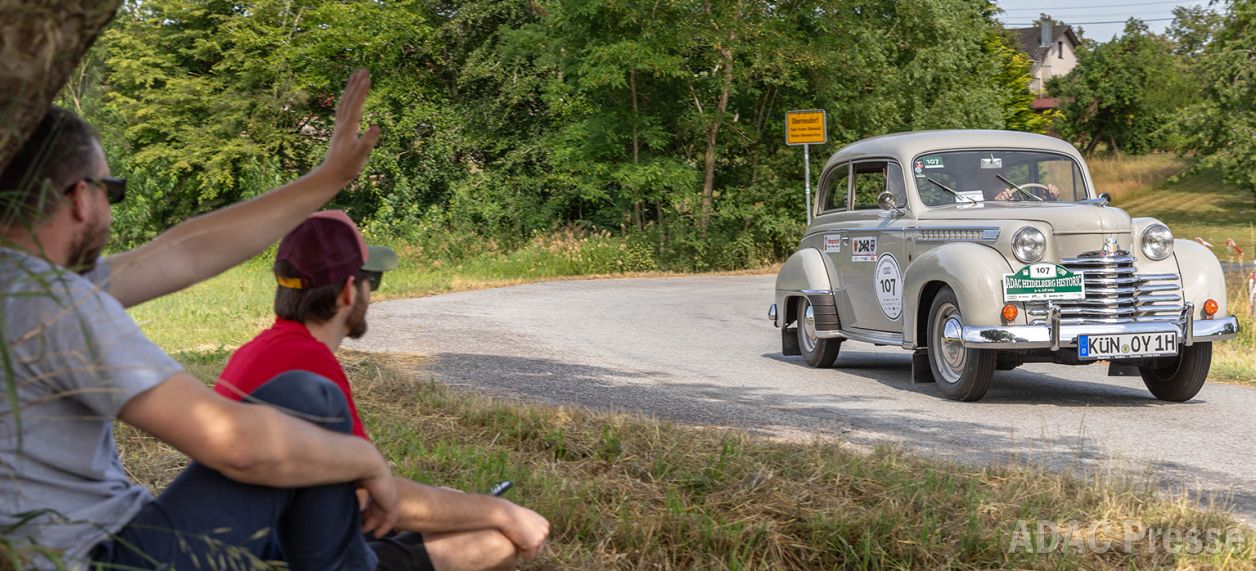 Die zweite Tagesetappe der 29. ADAC Heidelberg Historic führte auch nach Oberneudorf bei Buchen
