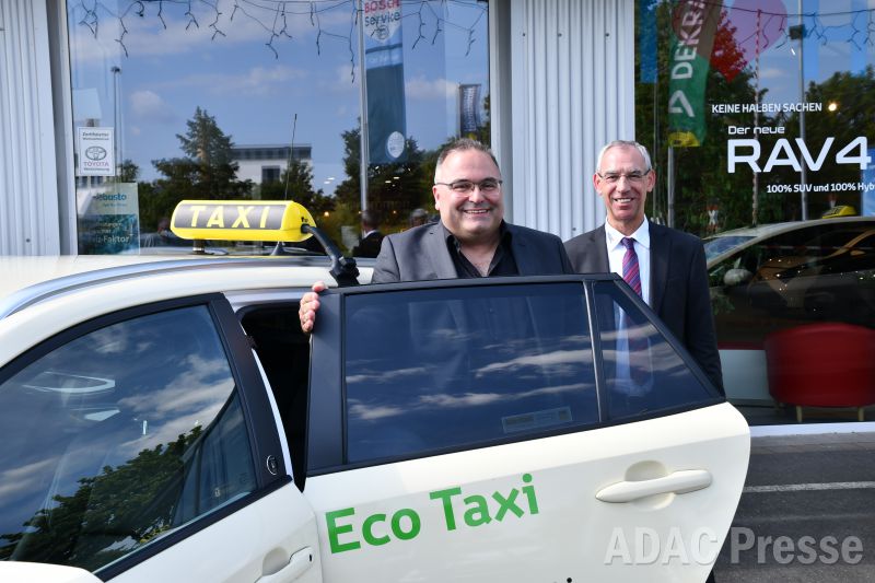 Nürnberger Taxiunternehmen fährt komplett mit Eco-Taxis
