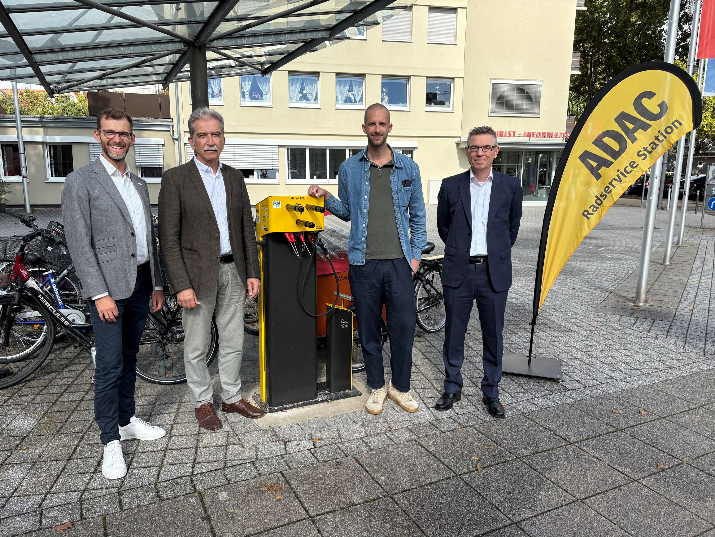 Zwei neue ADAC Radservice-Stationen in Kehl eröffnet
