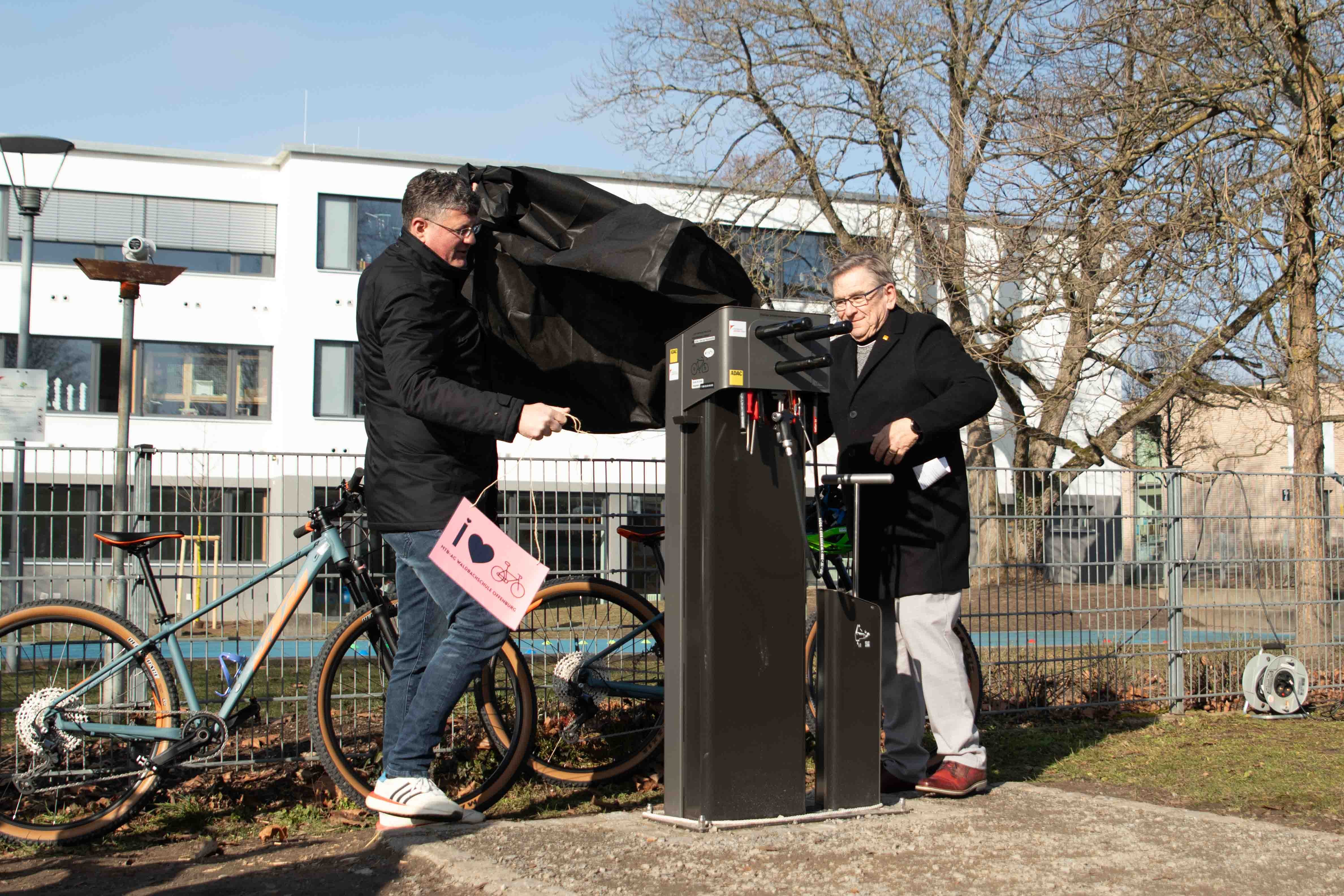 ADAC Radservice-Station an der Waldbachschule in Offenburg eröffnet
