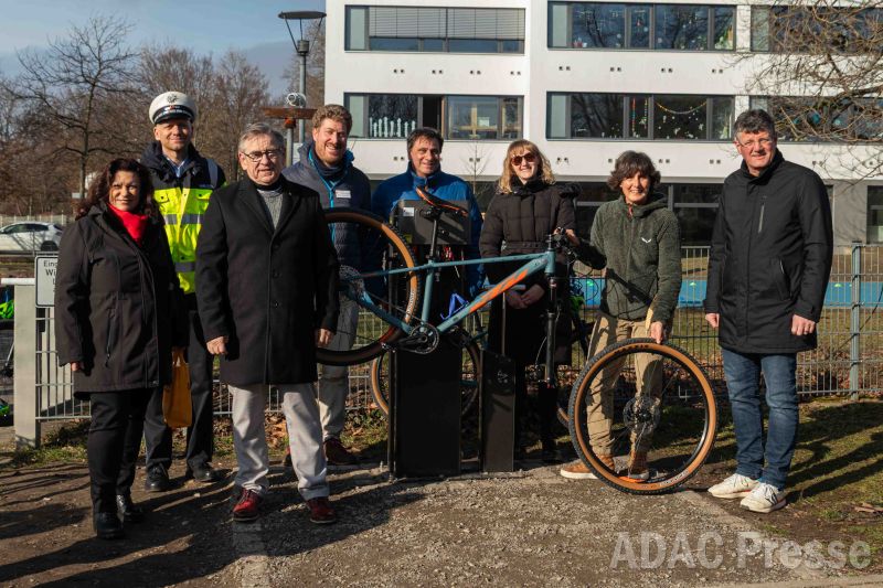 ADAC Radservice-Station an der Waldbachschule in Offenburg eröffnet
